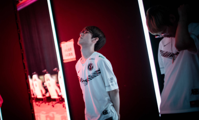 巨人与邦兹 巨人与邦兹